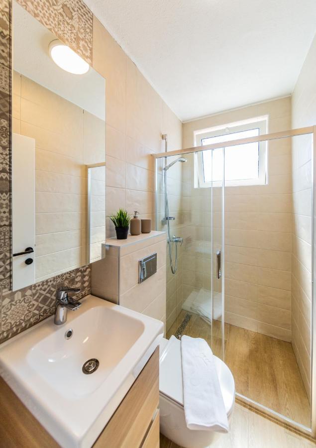 Central Seaside Residence Vis Bagian luar foto