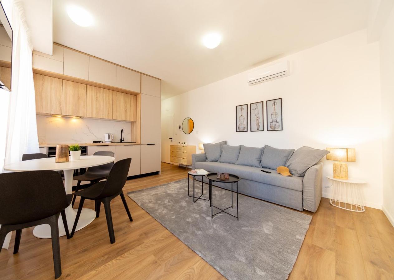 Central Seaside Residence Vis Bagian luar foto
