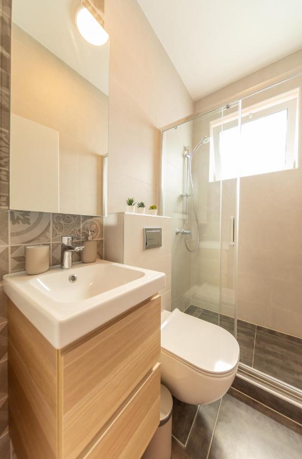 Central Seaside Residence Vis Bagian luar foto